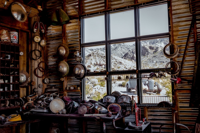 cordonnerie-LA GARDE FREINET-min_shop_window_part_junk_abandoned-138873